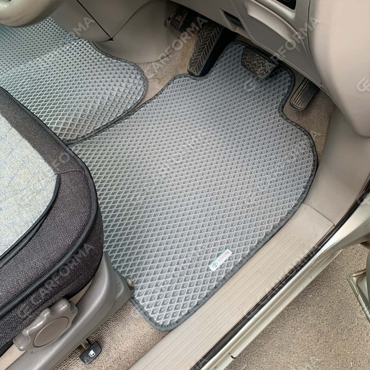 Ворсовые коврики на Toyota Estima II 2000&nbsp;-&nbsp;2005 в Чебоксарах