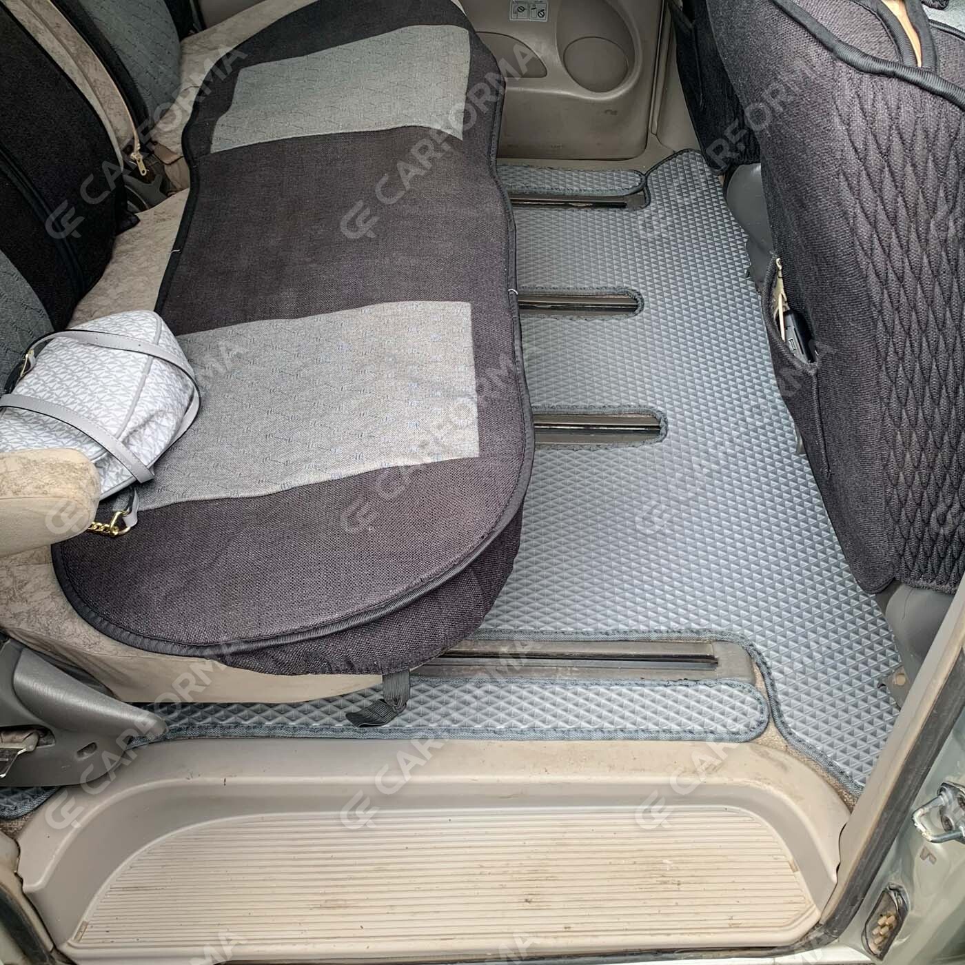 Ворсовые коврики на Toyota Estima II 2000&nbsp;-&nbsp;2005 в Чебоксарах