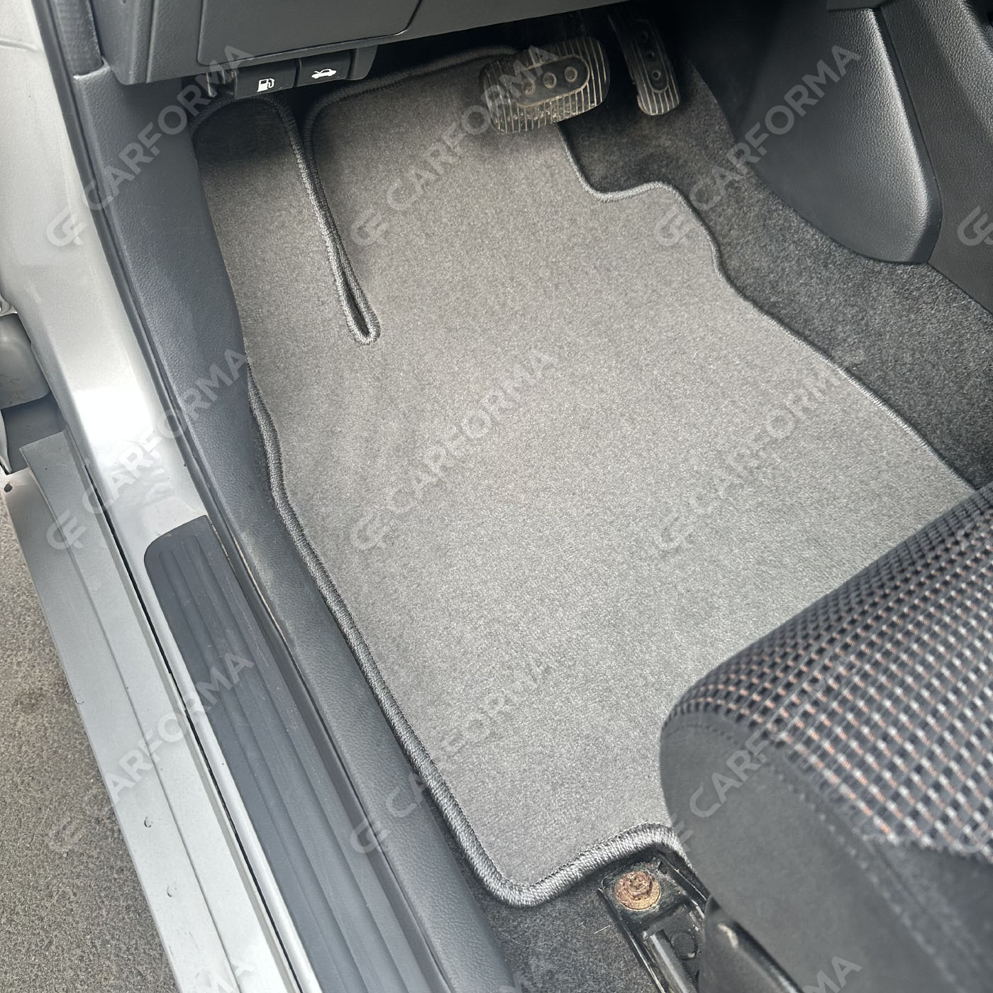 Ворсовые коврики на Nissan Tiida (C11) 2004&nbsp;-&nbsp;2014 в Чебоксарах