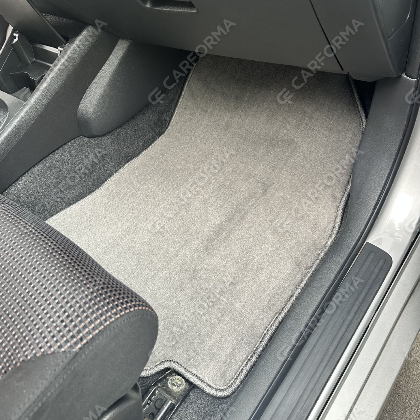 Ворсовые коврики на Nissan Tiida (C11) 2004&nbsp;-&nbsp;2014 в Чебоксарах