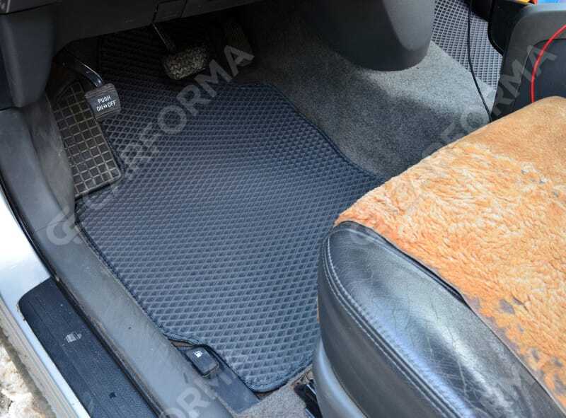 Ворсовые коврики на Toyota Prius (20) 2004&nbsp;-&nbsp;2009 в Чебоксарах