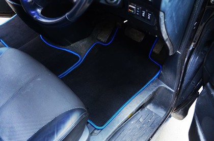 Ворсовые коврики на Nissan Elgrand (E51) 2002 - 2010 в Чебоксарах Ворсовые коврики на Nissan Elgrand (E51) 2002 - 2010 в Чебоксарах