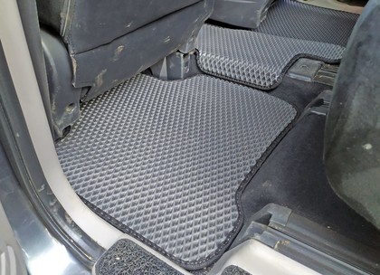 Ворсовые коврики на Mitsubishi Grandis 2003 - 2009 в Чебоксарах Ворсовые коврики на Mitsubishi Grandis 2003 - 2009 в Чебоксарах