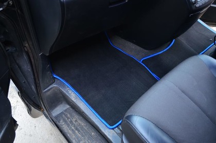 Ворсовые коврики на Nissan Elgrand (E51) 2002 - 2010 в Чебоксарах Ворсовые коврики на Nissan Elgrand (E51) 2002 - 2010 в Чебоксарах