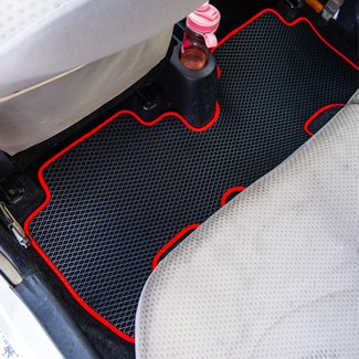 Коврики на Toyota Vitz II 2005 - 2010 в Чебоксарах Коврики на Toyota Vitz II 2005 - 2010 в Чебоксарах