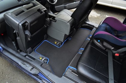 Ворсовые коврики на Toyota Isis 2004 - 2017 в Чебоксарах Ворсовые коврики на Toyota Isis 2004 - 2017 в Чебоксарах