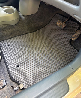 Ворсовые коврики на Toyota Vitz I 1998 - 2005 в Чебоксарах Ворсовые коврики на Toyota Vitz I 1998 - 2005 в Чебоксарах