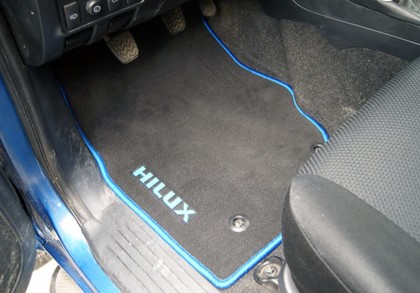 Ворсовые коврики на Toyota Hilux VII 2008 - 2015 в Чебоксарах Ворсовые коврики на Toyota Hilux VII 2008 - 2015 в Чебоксарах