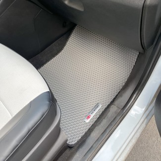 Ворсовые коврики на KIA Venga 2010 - 2017 в Чебоксарах Ворсовые коврики на KIA Venga 2010 - 2017 в Чебоксарах