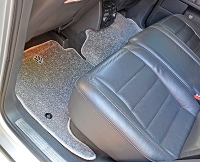 Ворсовые коврики на Volkswagen Touareg I 2002 - 2010 в Чебоксарах Ворсовые коврики на Volkswagen Touareg I 2002 - 2010 в Чебоксарах