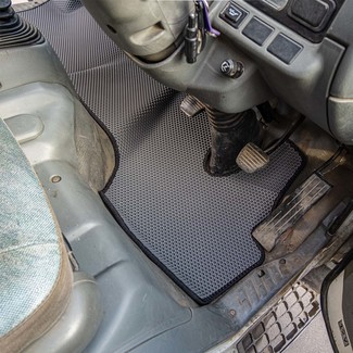 Ворсовые коврики на Mitsubishi Fuso Canter VI узкая кабина 1991 - 2010 в Чебоксарах Ворсовые коврики на Mitsubishi Fuso Canter VI узкая кабина 1991 - 2010 в Чебоксарах