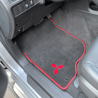 Ворсовые коврики на Mitsubishi Pajero Sport III 2015 - 2026 в Чебоксарах Ворсовые коврики на Mitsubishi Pajero Sport III 2015 - 2026 в Чебоксарах