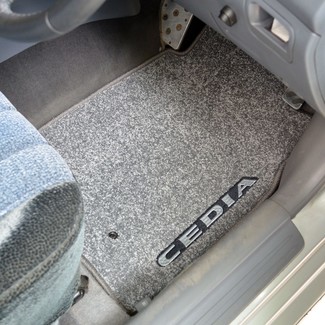 Ворсовые коврики на Mitsubishi Lancer Cedia 2000 - 2004 в Чебоксарах Ворсовые коврики на Mitsubishi Lancer Cedia 2000 - 2004 в Чебоксарах