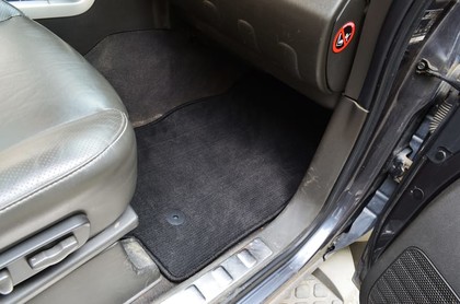 Ворсовые коврики на Nissan Navara III 2004 - 2015 в Чебоксарах Ворсовые коврики на Nissan Navara III 2004 - 2015 в Чебоксарах