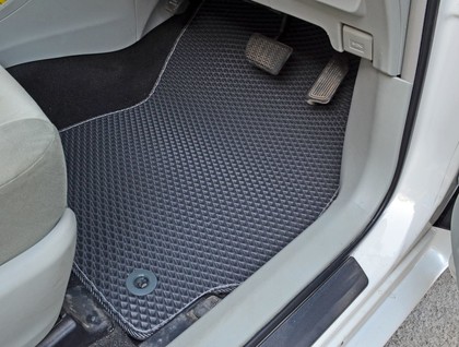 Ворсовые коврики на Toyota Prius Alpha 2011 - 2021 в Чебоксарах Ворсовые коврики на Toyota Prius Alpha 2011 - 2021 в Чебоксарах