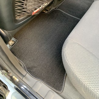 Ворсовые коврики на Nissan Navara III 2004 - 2015 в Чебоксарах Ворсовые коврики на Nissan Navara III 2004 - 2015 в Чебоксарах