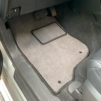 Ворсовые коврики на Mitsubishi Pajero Sport III 2015 - 2026 в Чебоксарах Ворсовые коврики на Mitsubishi Pajero Sport III 2015 - 2026 в Чебоксарах