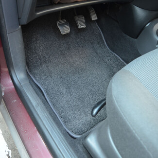 Ворсовые коврики на Ford Focus I 1998 - 2005 в Чебоксарах Ворсовые коврики на Ford Focus I 1998 - 2005 в Чебоксарах