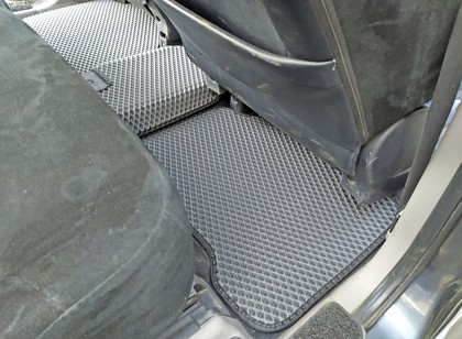 Ворсовые коврики на Mitsubishi Grandis 2003 - 2009 в Чебоксарах Ворсовые коврики на Mitsubishi Grandis 2003 - 2009 в Чебоксарах