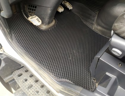 Ворсовые коврики на Iveco Eurocargo II 2002 - 2016 в Чебоксарах Ворсовые коврики на Iveco Eurocargo II 2002 - 2016 в Чебоксарах