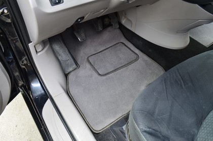 Ворсовые коврики на Mitsubishi Grandis 2003 - 2009 в Чебоксарах Ворсовые коврики на Mitsubishi Grandis 2003 - 2009 в Чебоксарах